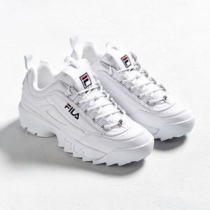 white chunky fila shoes